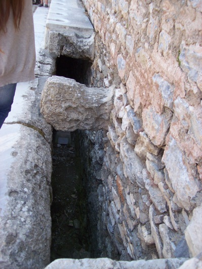 Male Roman Toilet.JPG