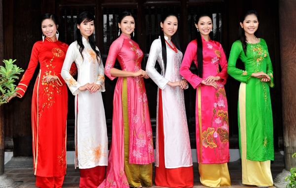 Vietnamese traditional dresses (Ao Dai) - symbol of Vietnamese