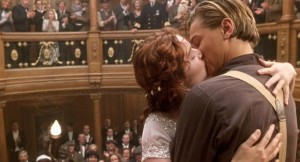 titanic-jack-rose-kissing-dicaprio-winslet-end