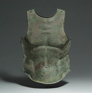 [8] bronze breastplate fitted to a Greek hoplite's chest