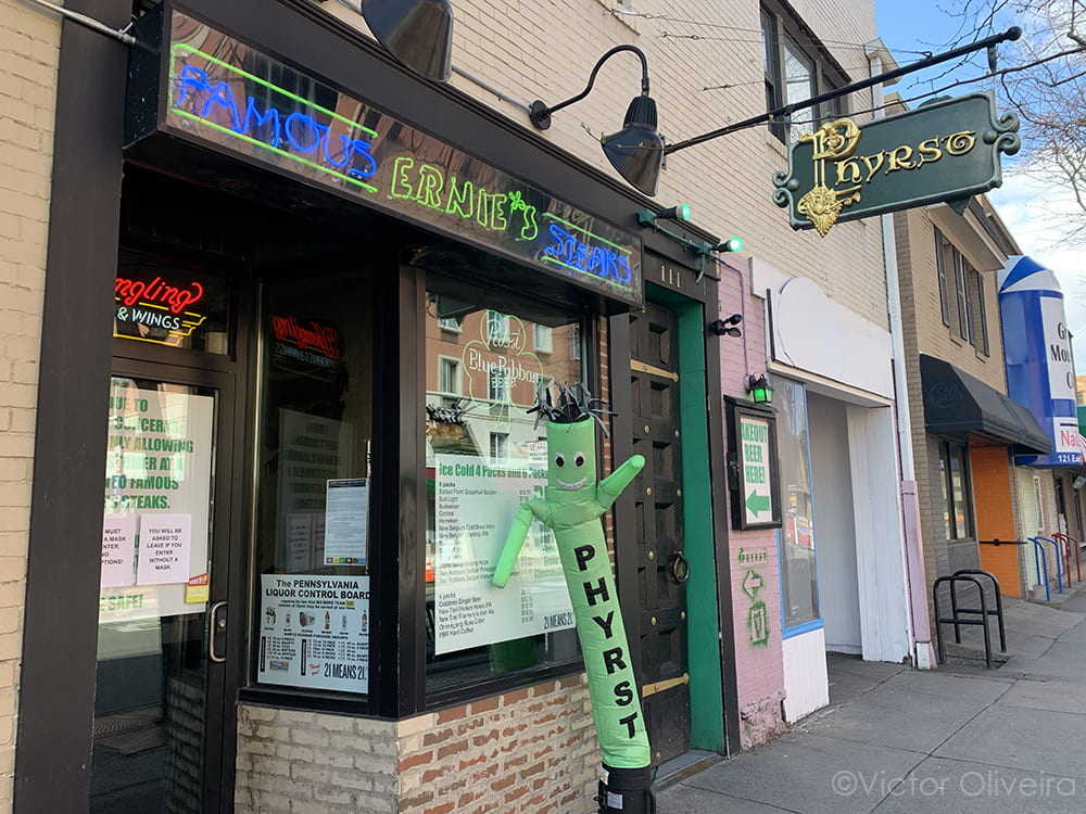 Phyrst Bar on College Avenue, picture from april 27, 2020